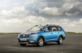 Dacia Logan MCV Stepway, front quarter